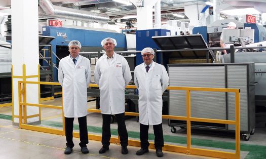 Left to right: Andrzej Wasielak, regional sales manager at KBA CEE, Robert Kaczmarek, director of VG Polska in Chelmek, and Jan Korenc, managing director of KBA CEE, in front of the Rapida 145 and Rapida 106 at Van Genechten Polska