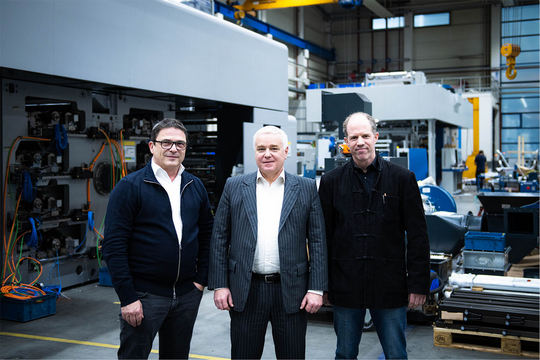 Зліва направо: Крістоф Мюллер (член ради директорів Koenig & Bauer), Луїджі Мальоккі (керівний директор Koenig & Bauer Flexotecnica), Хартмут Бройніг (керівник відділу НДР та управління продуктами Koenig & Bauer)