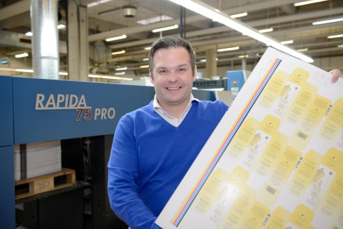 Marco Resch (35), plant manager for Ratt in Dornbirn and Eberle in Vienna, is fascinated by the model-independent operating concept of the Rapida presses