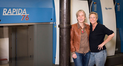 Таннеке Янссен (слева) и Жаклин ван Ас гордятся высокоавтоматизированной KBA Rapida 76